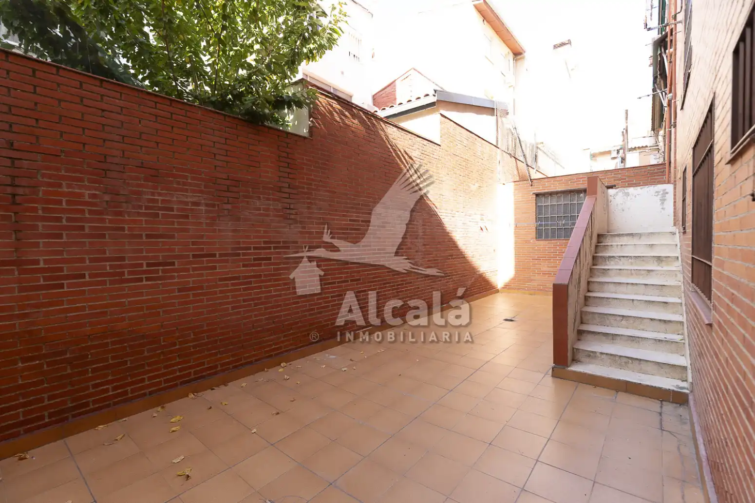 Vista exterior de Pis en venda en Madrid amb Calefacció