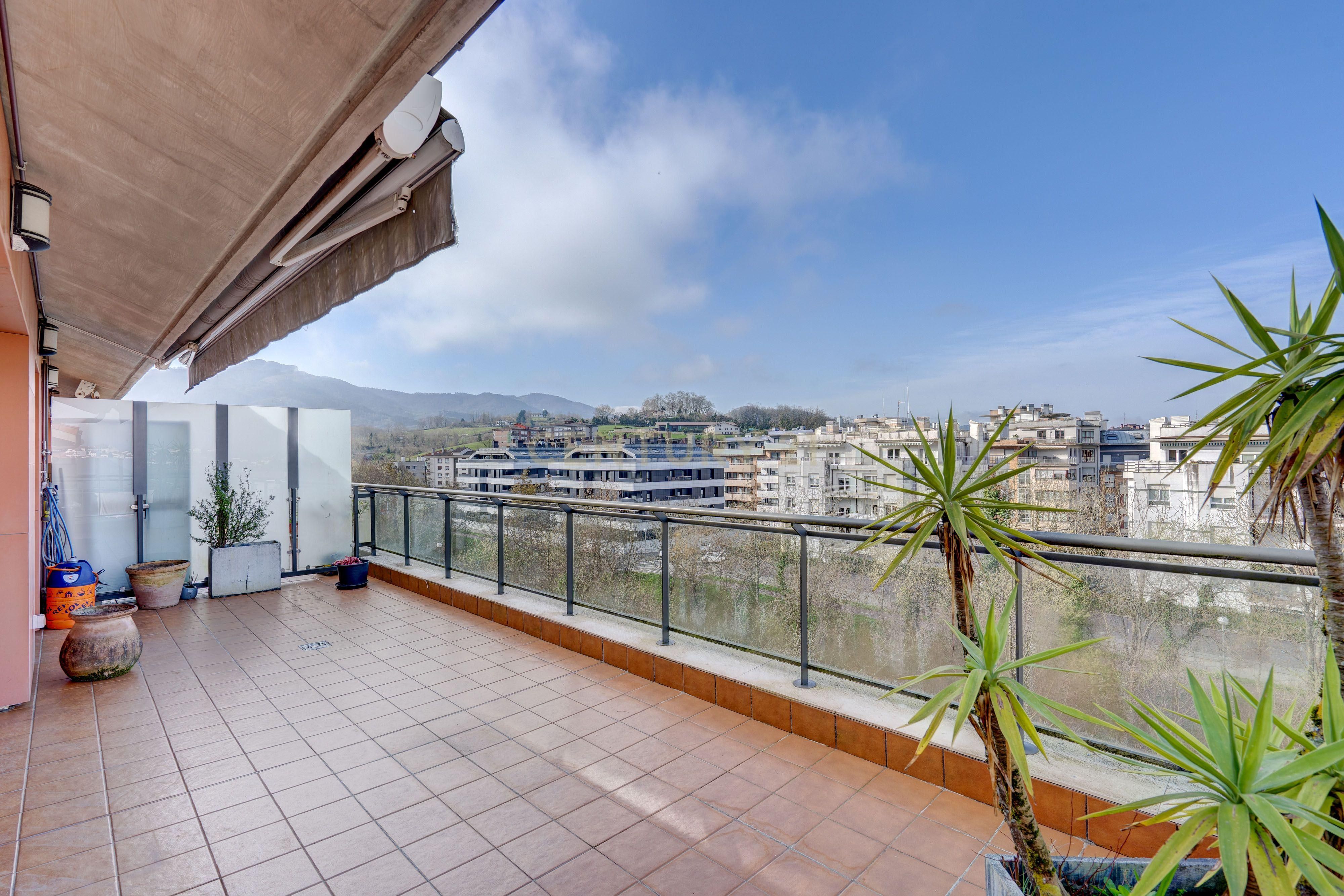 Terraza de Apartamento en venta en Irun  con Piscina comunitaria
