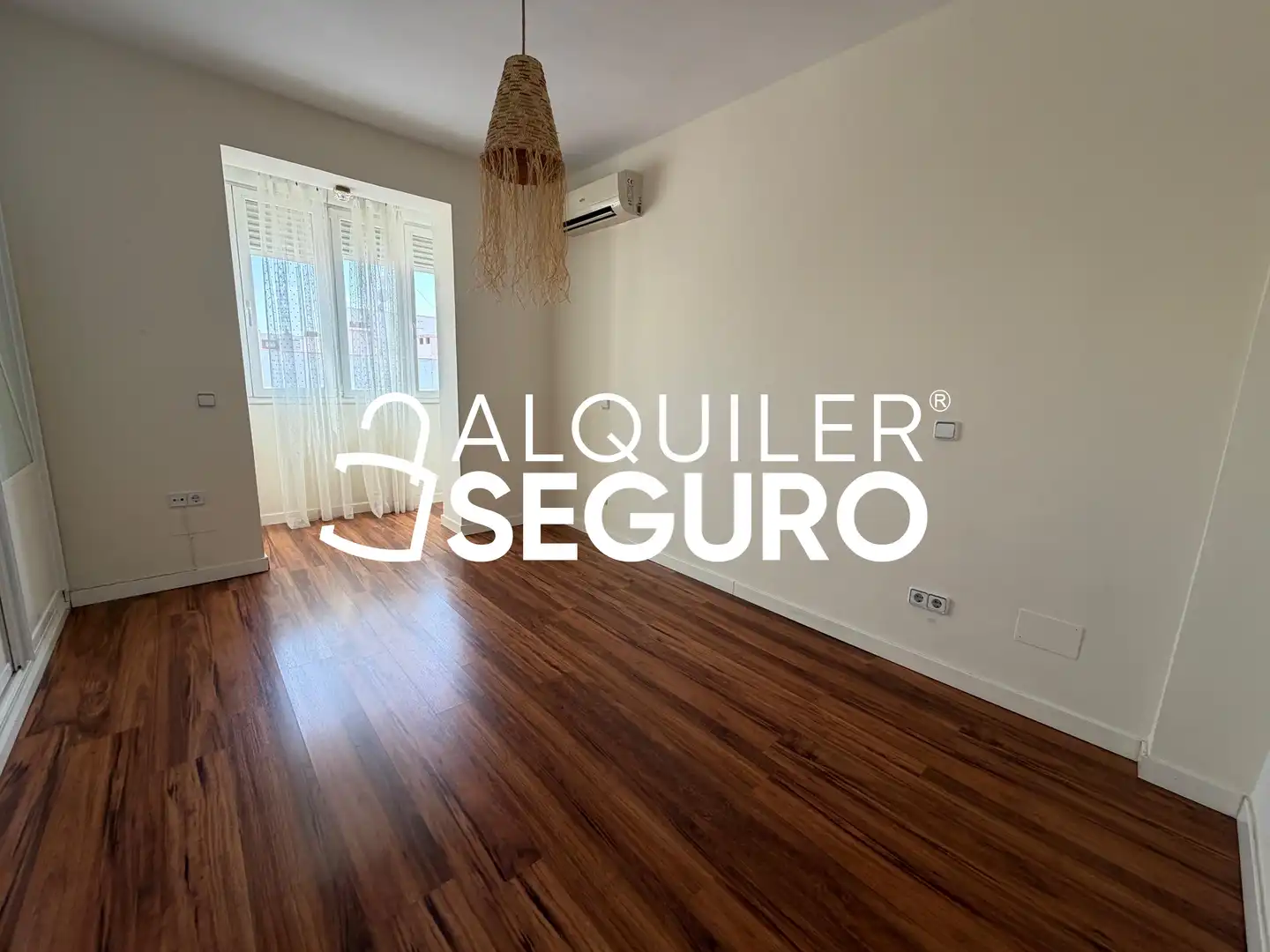 Schlafzimmer von Wohnung zur Miete in Madrid mit Klimaanlage, Heizung und Terrasse