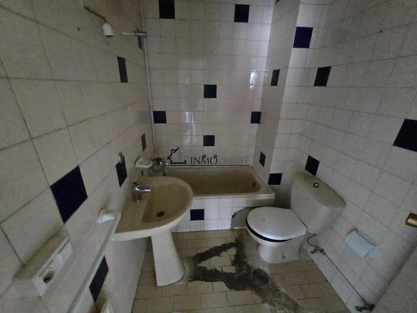 Badezimmer von Wohnung zum Verkauf in Pontevedra Capital  mit Heizung, Parkett und Terrasse