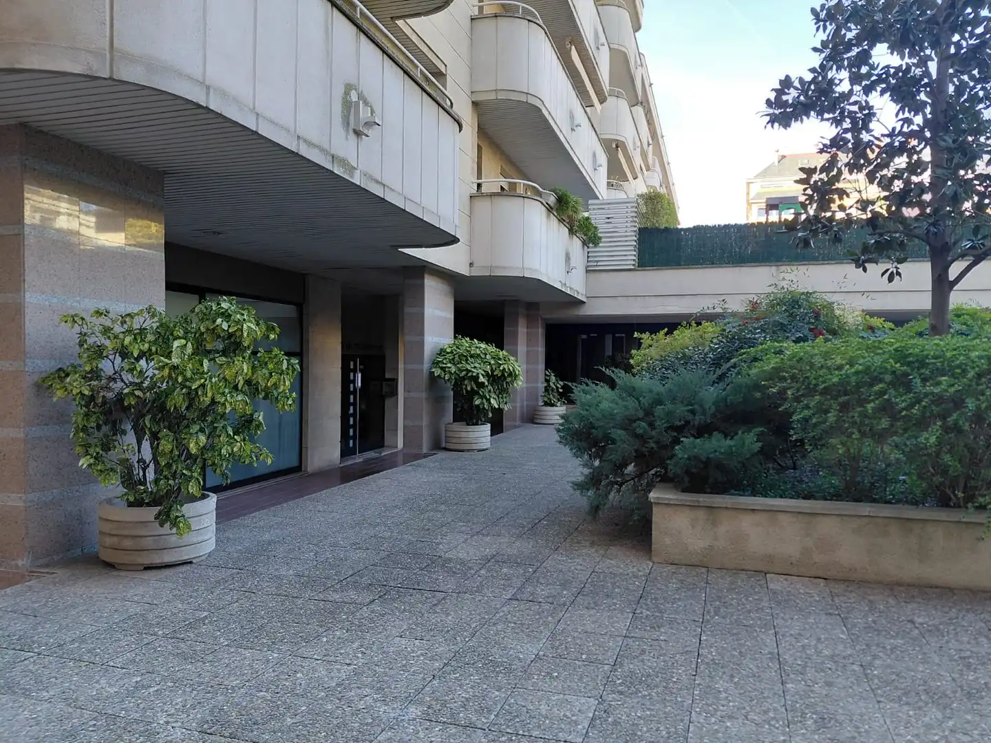 Vista exterior de Local de lloguer en Sant Cugat del Vallès amb Aire condicionat