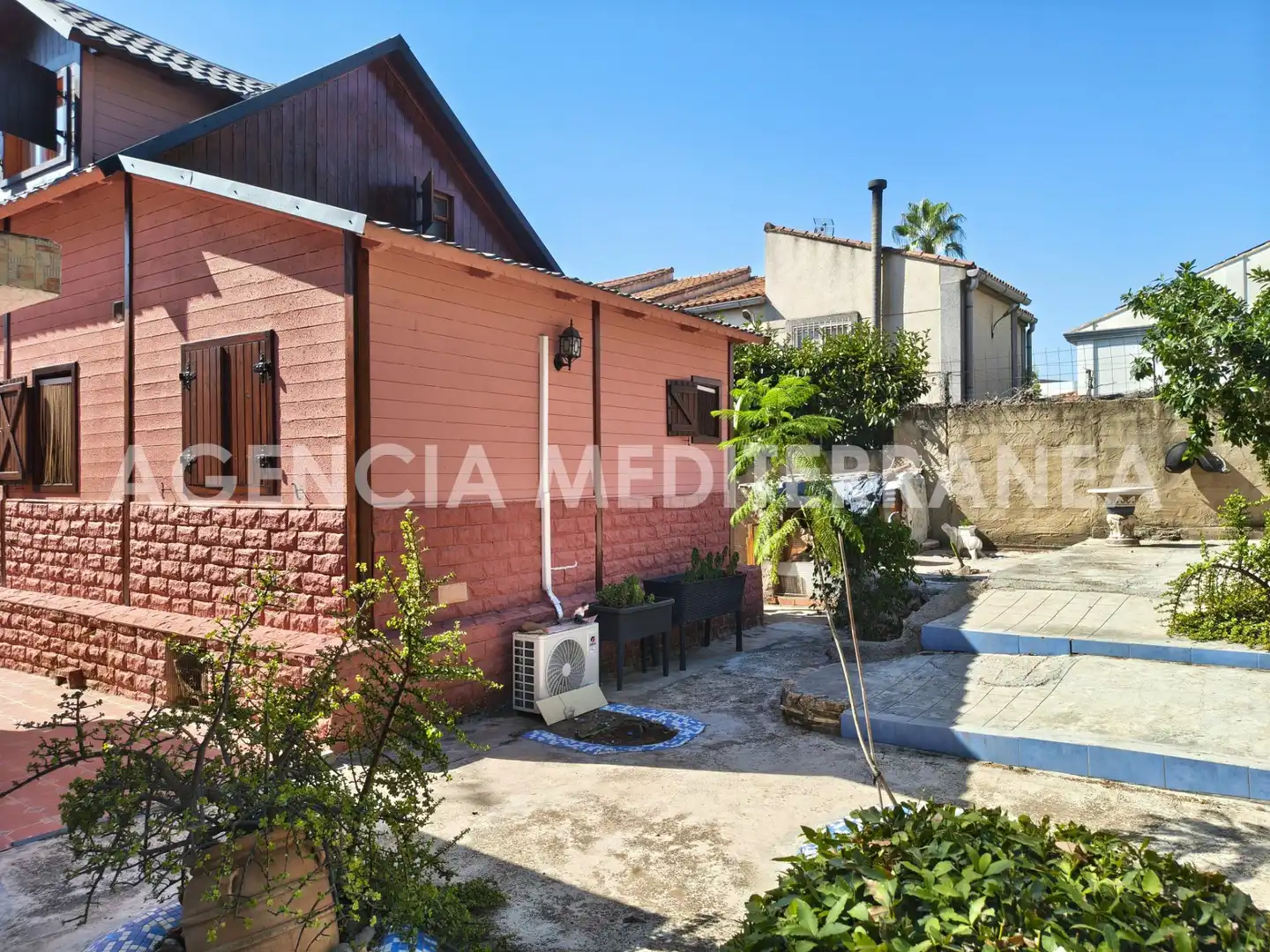 Vista exterior de Casa o xalet de lloguer en Paterna amb Aire condicionat, Calefacció i Jardí privat
