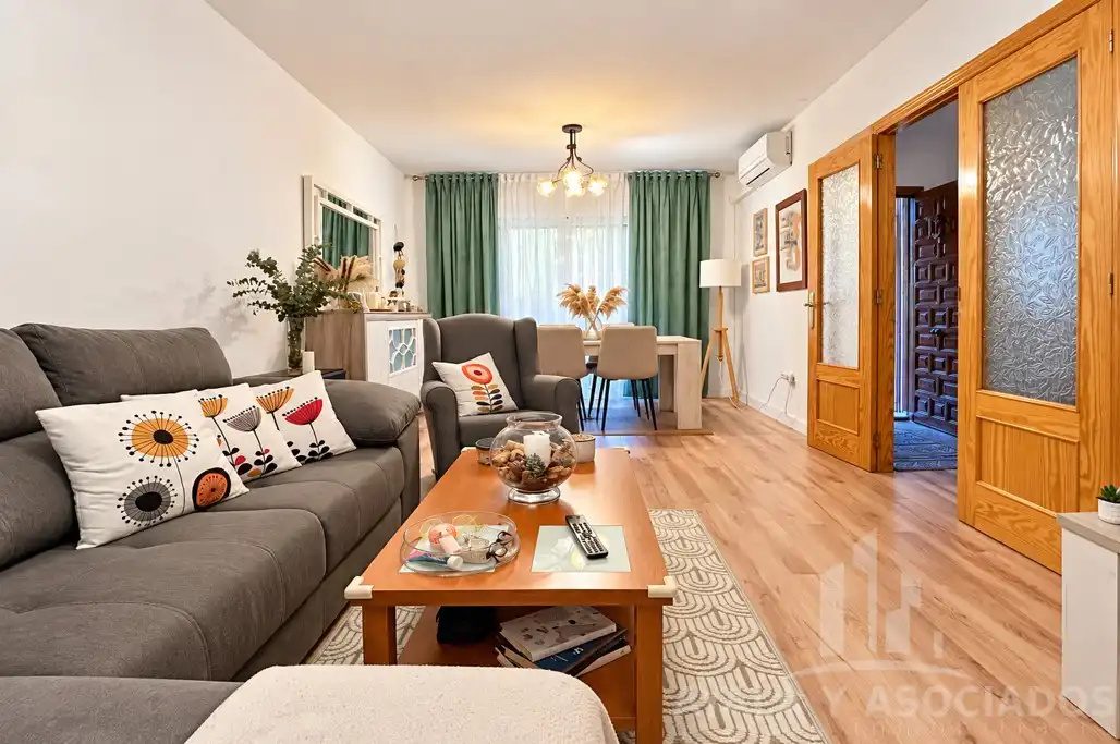 Casa aparellada amb jardí en venda a Cartagena ciudad