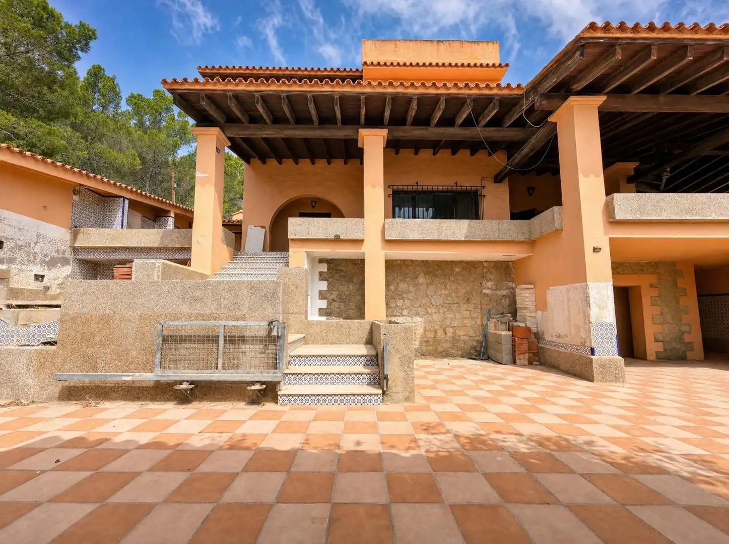 Vista exterior de Casa o xalet en venda en Santa Eulària des Riu amb Jardí privat, Terrassa i Traster