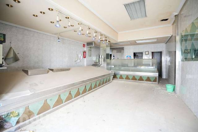 Local comercial en Venta en Cl. Puentelarra, . en Santa Eugenia