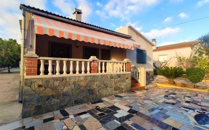 Vista exterior de Casa o xalet en venda en Cabra del Camp amb Aire condicionat i Terrassa