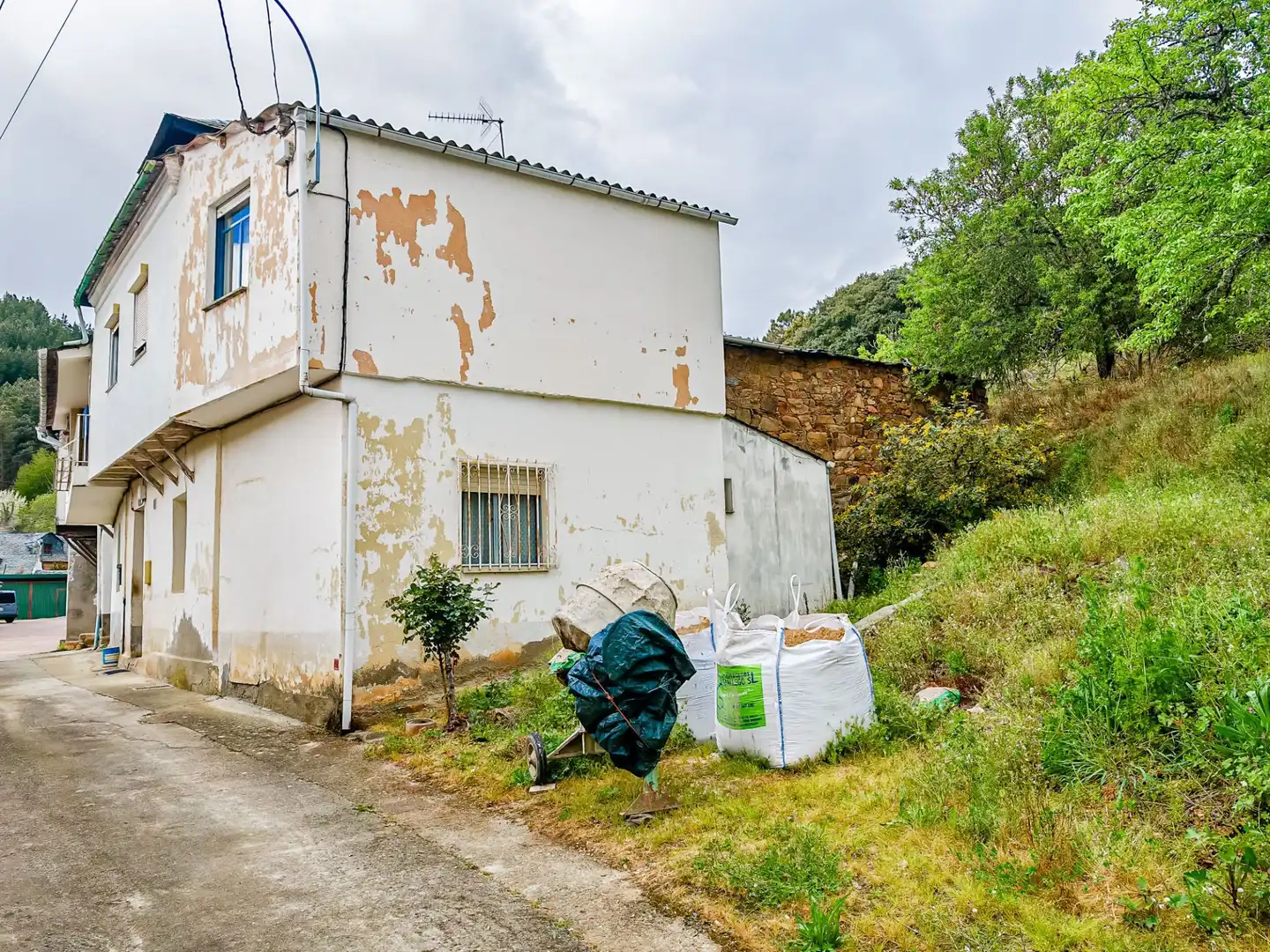Vista exterior de Casa o chalet en venta en Arganza con Calefacción