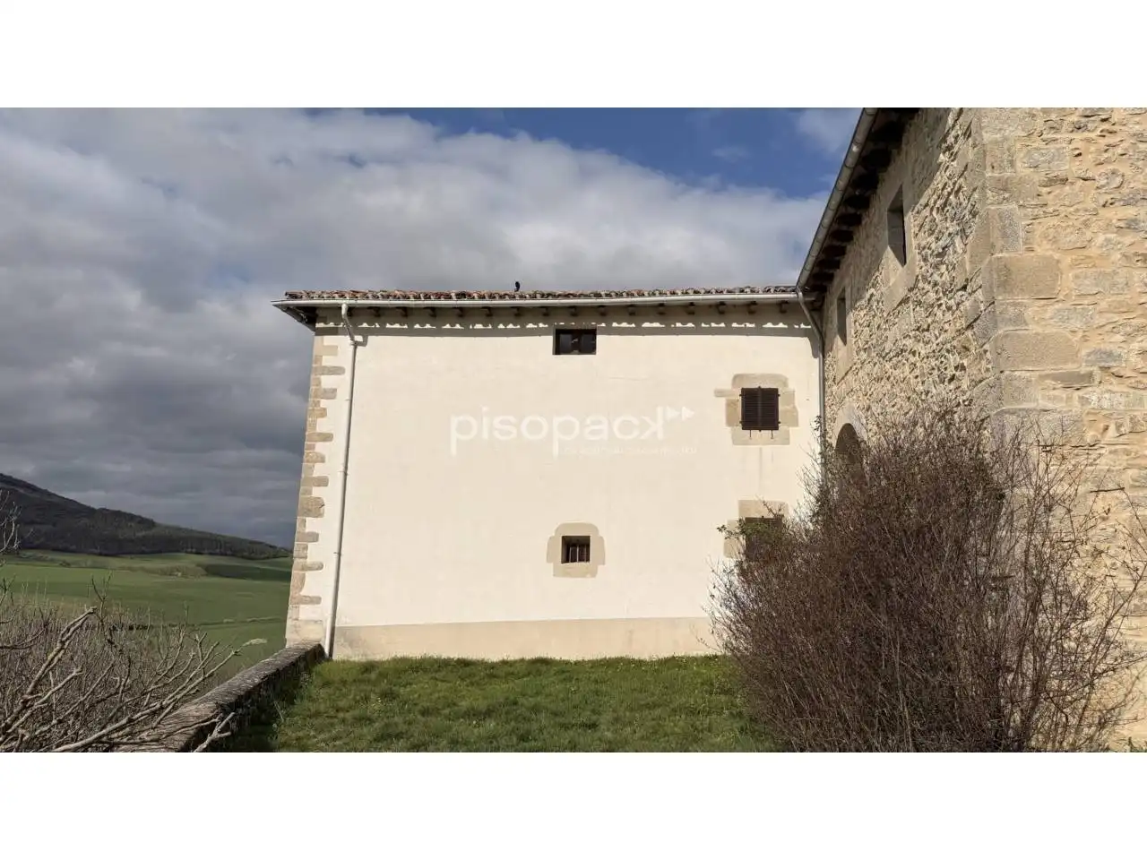 Vista exterior de Finca rústica en venda en Ezcabarte amb Calefacció