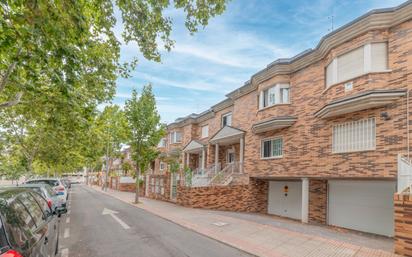 Exterior view of Single-family semi-detached for sale in Villanueva del Pardillo  with Terrace and Balcony