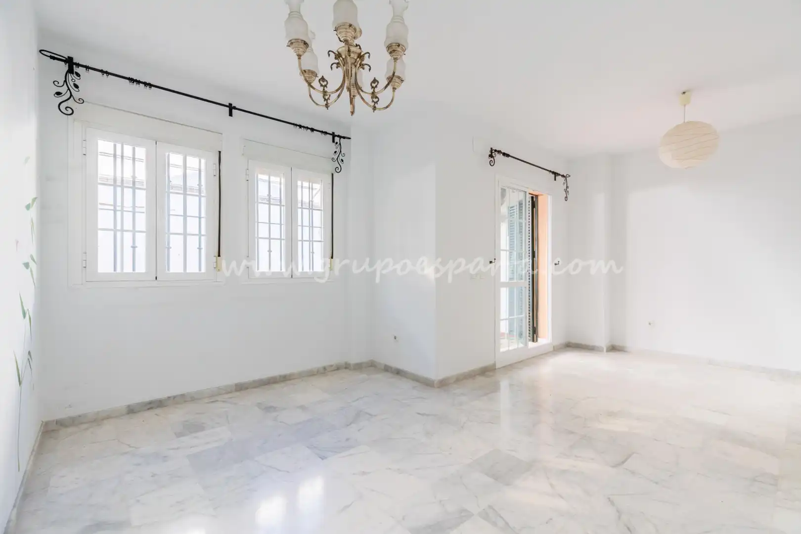 Living room of Detached homes for sale in Espartinas  with Air Conditioner, Heating and Oven