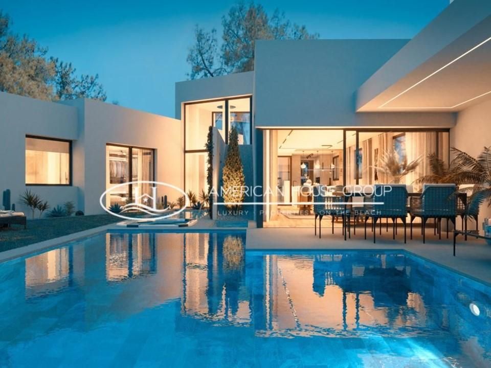 Vista exterior de Casa o xalet en venda en Marbella amb Aire condicionat, Jardí privat i Terrassa