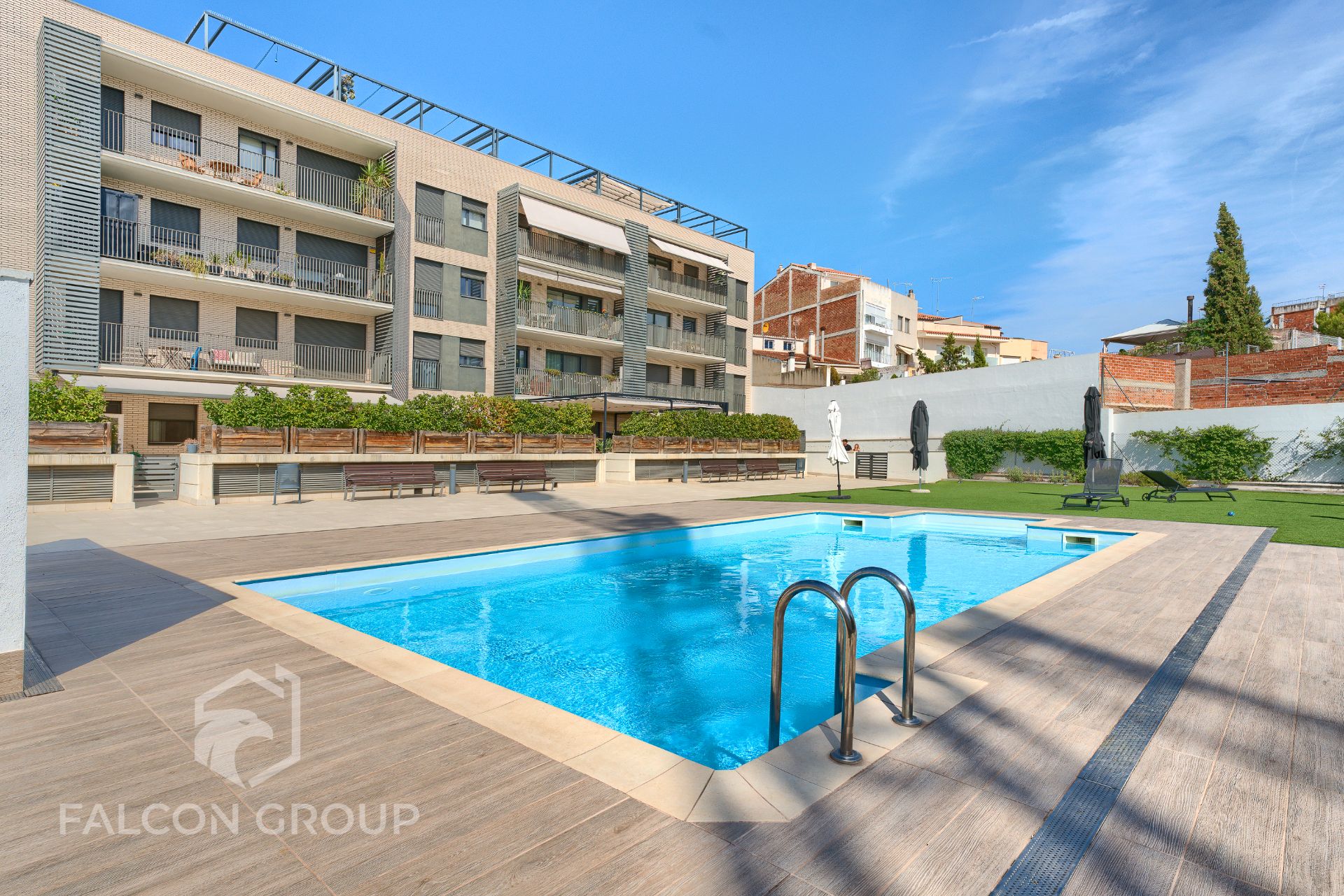 Swimming pool of Flat for sale in Vilafranca del Penedès  with Air Conditioner, Heating and Oven
