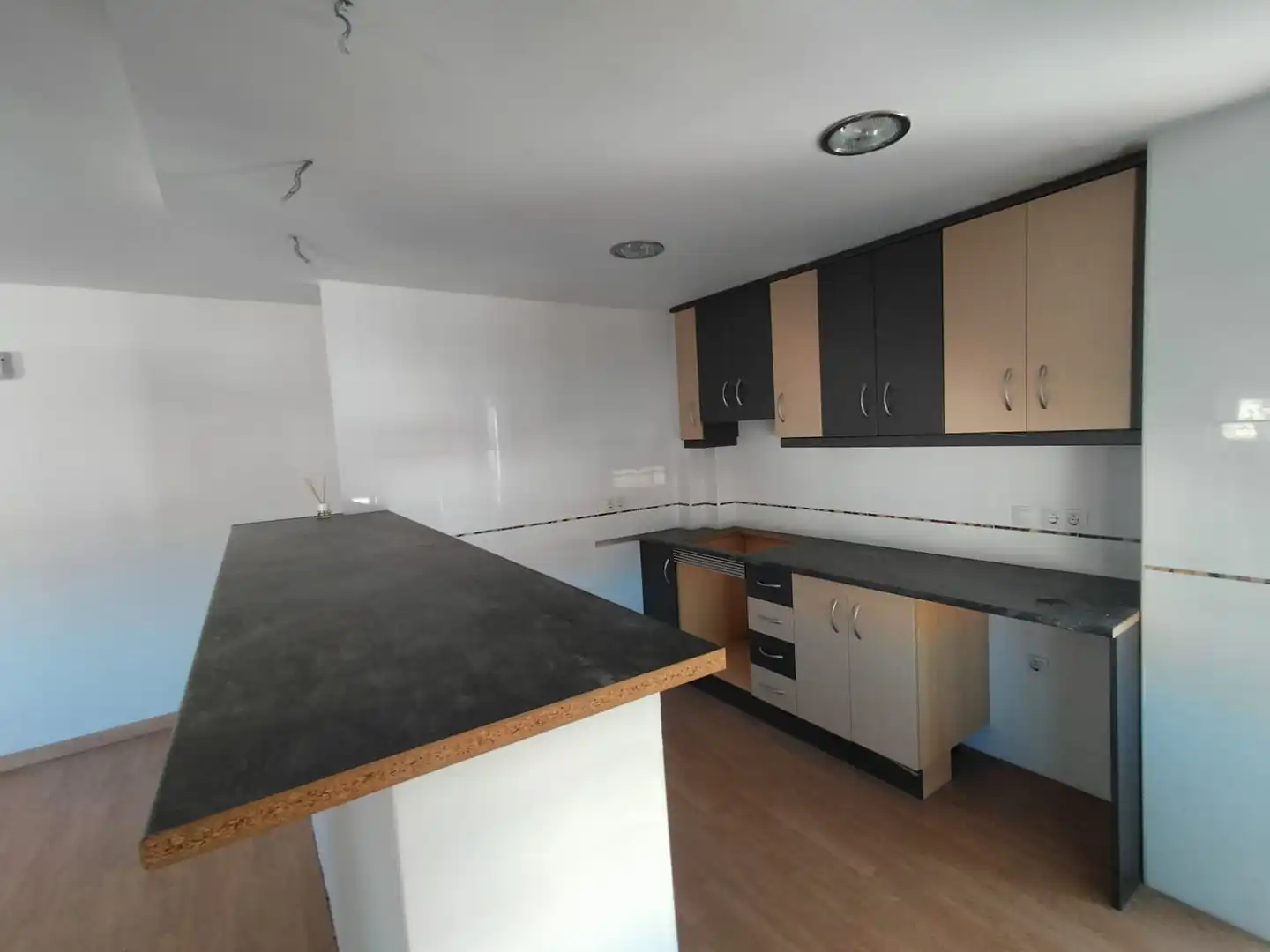 Cocina de Piso en venta en Elda con Balcón y Alarma