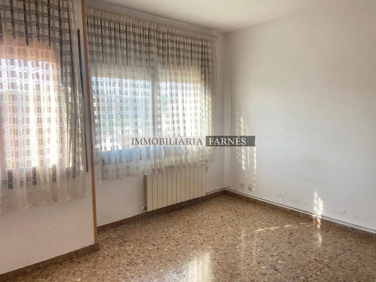 Schlafzimmer von Wohnung zum verkauf in Palau-solità i Plegamans mit Heizung und Balkon
