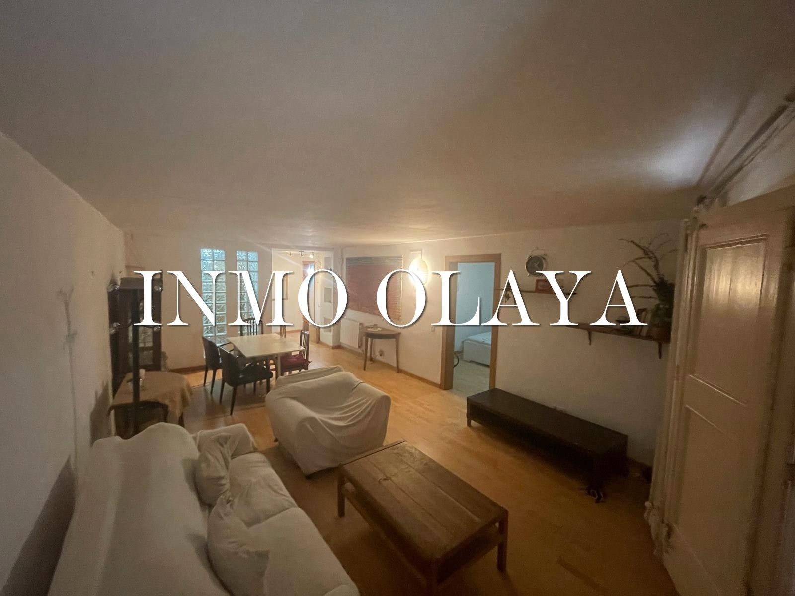 Living room of Flat for sale in  Barcelona Capital  with Heating and Furnished