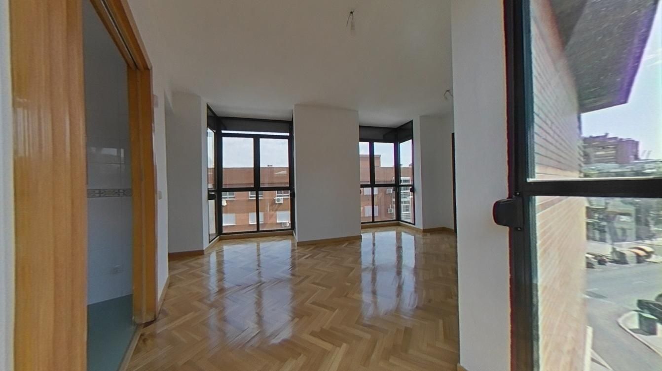 Sala d'estar de Pis en venda en  Madrid Capital amb Parquet