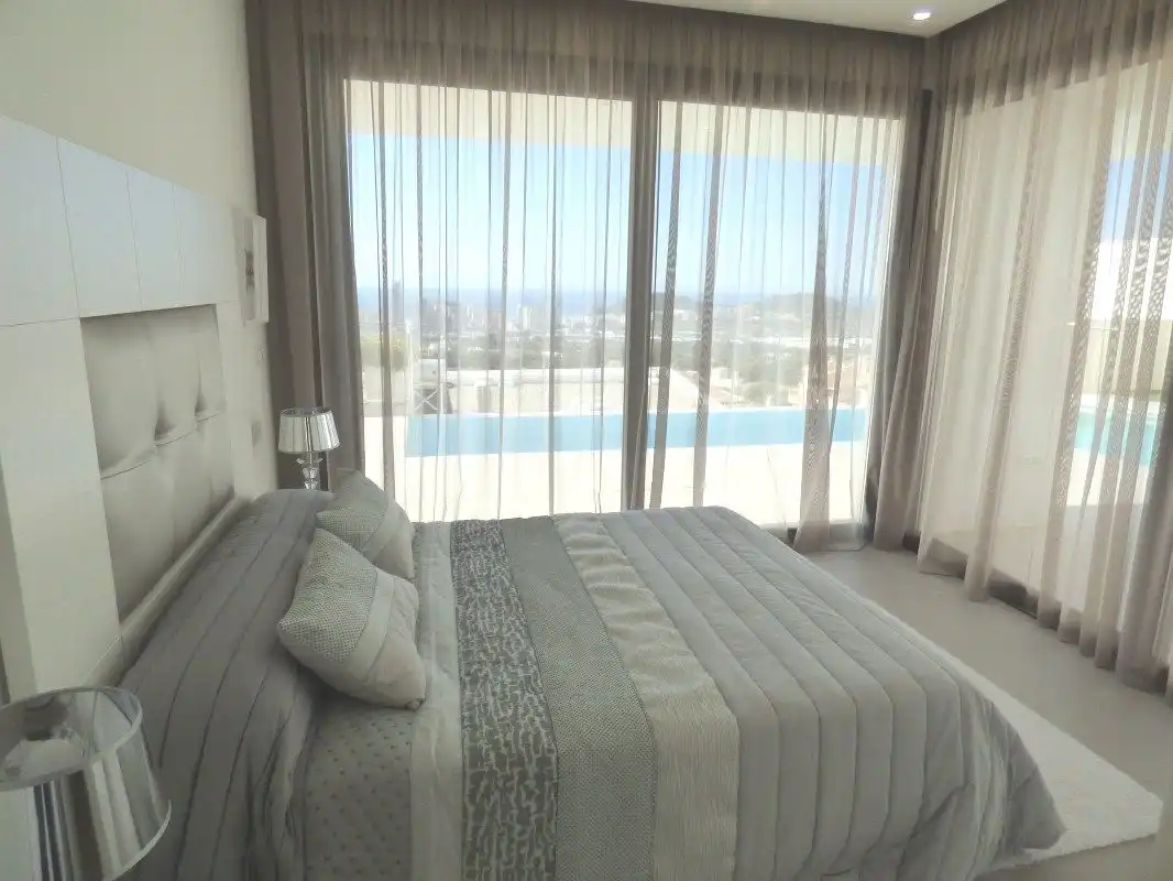 Villa con piscina in vendita a Golf Bahía, imagen 11