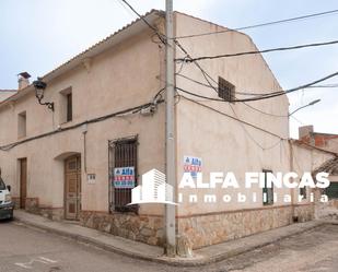 Vista exterior de Casa o xalet en venda en La Alberca de Záncara  amb Jardí privat