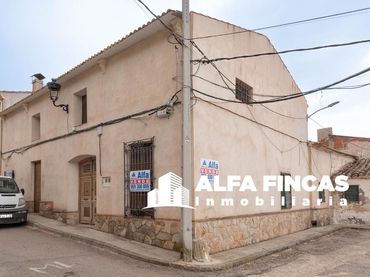 Chalet con jardín en venta en La Iglesia 8