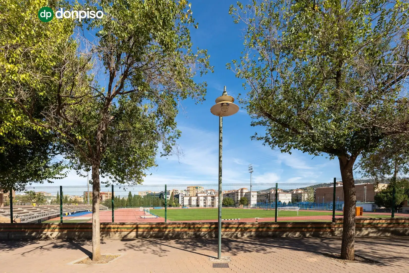 Außenansicht von Wohnungen zum Verkauf in Granada mit Heizung und Terrasse