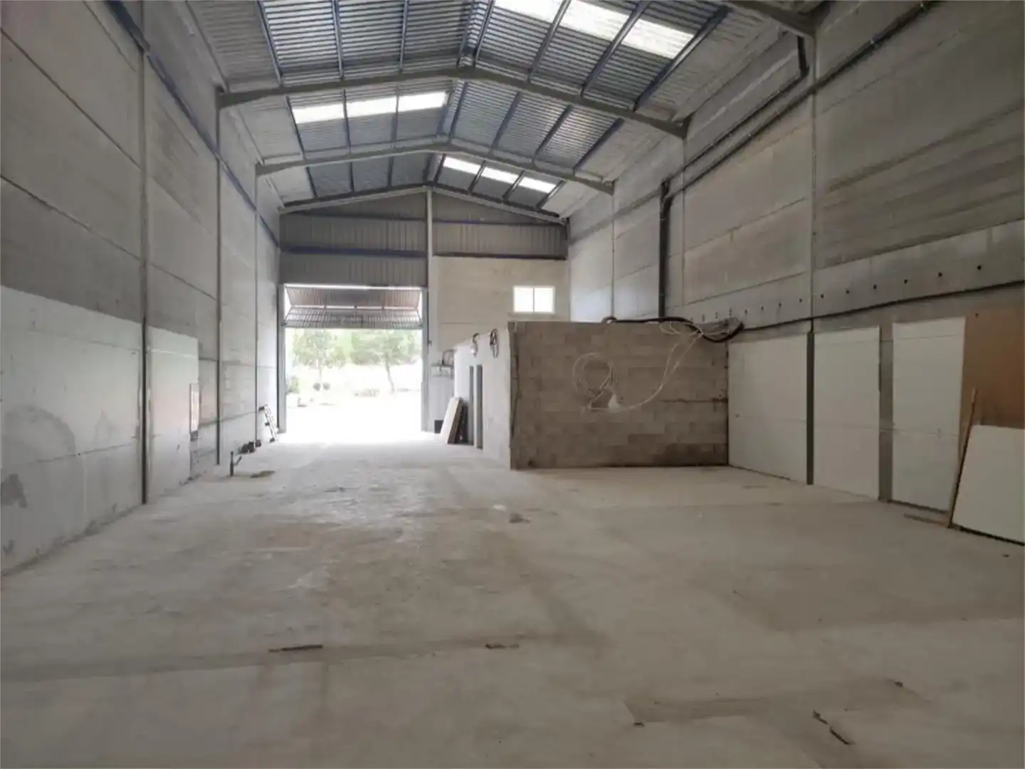Fabrikhallen zur Miete in Massalavés