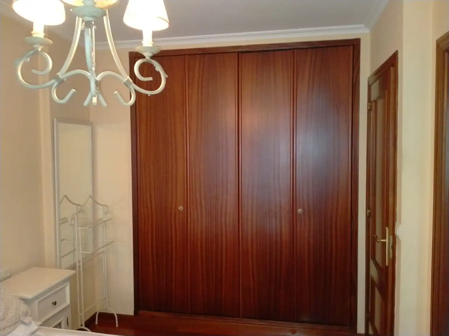 Dormitori de Apartament en venda en Vigo  amb Calefacció, Jardí privat i Parquet