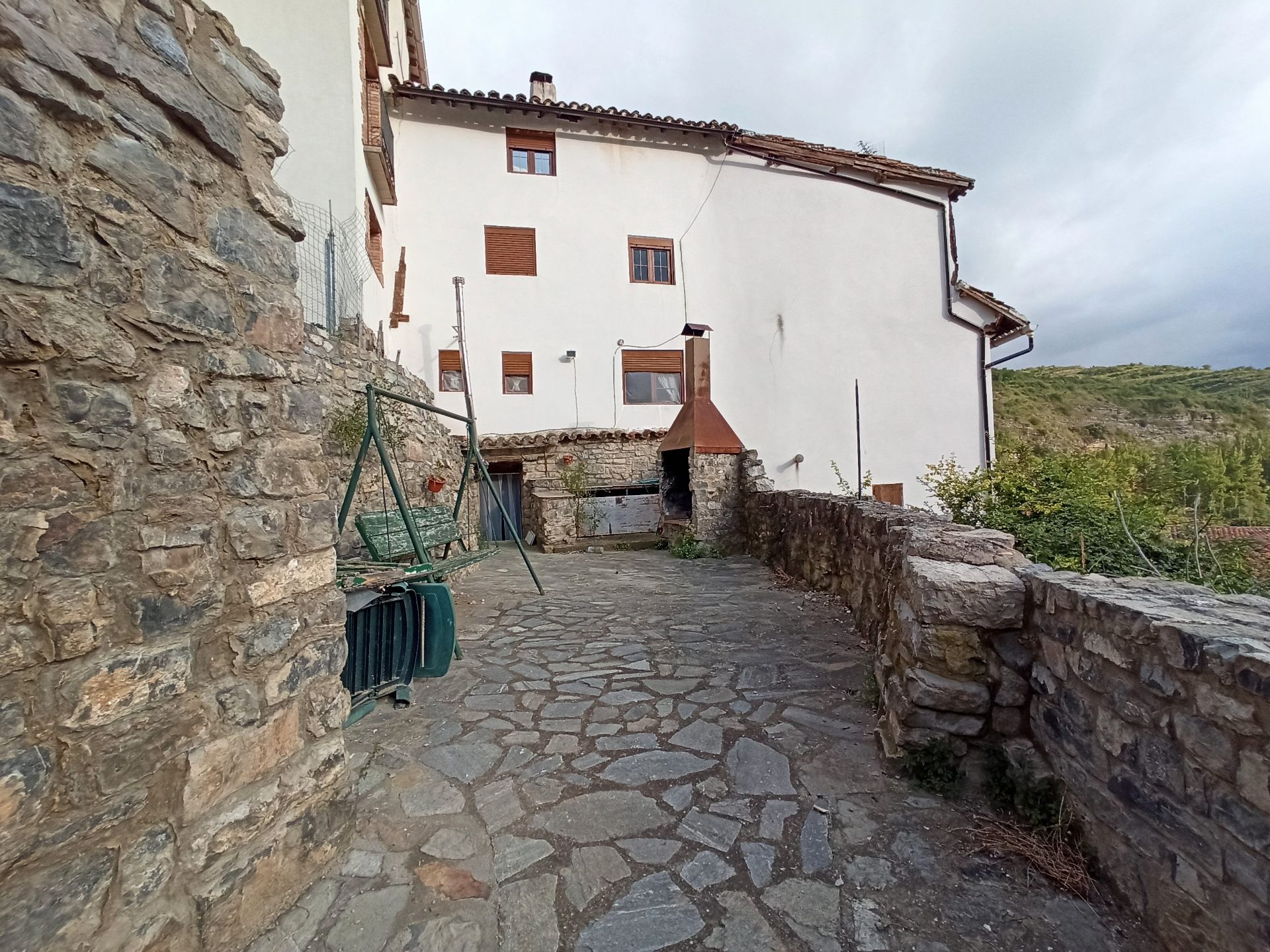 Vista exterior de Casa o xalet en venda en Soto En Cameros amb Calefacció i Moblat
