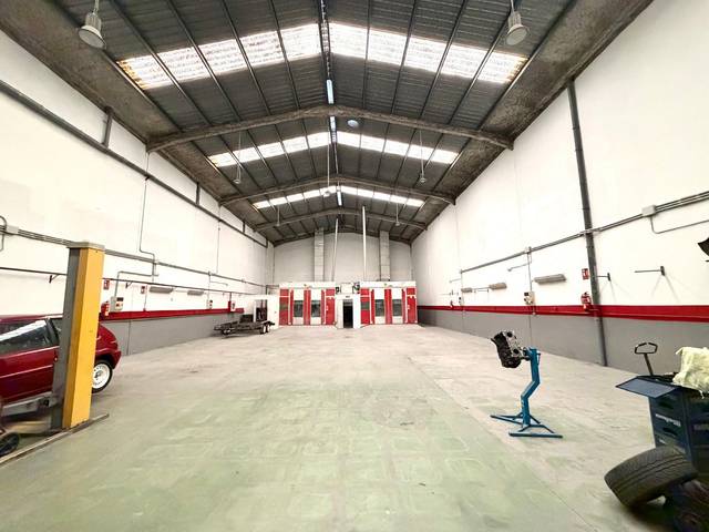 Nave industrial en Venta en Calle Vicente Blanch Picot, 2 en El Pinillo