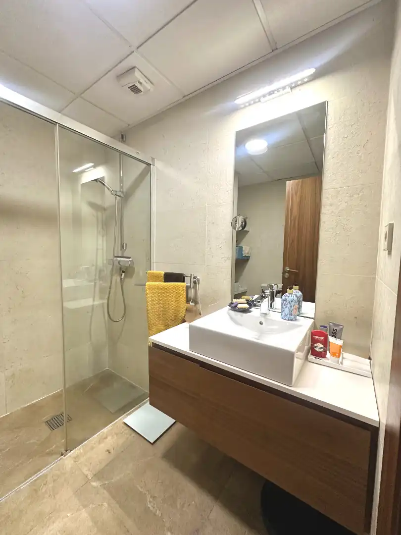 Bathroom of Flat for sale in Madrid  with Air Conditioner, Heating and Storage room