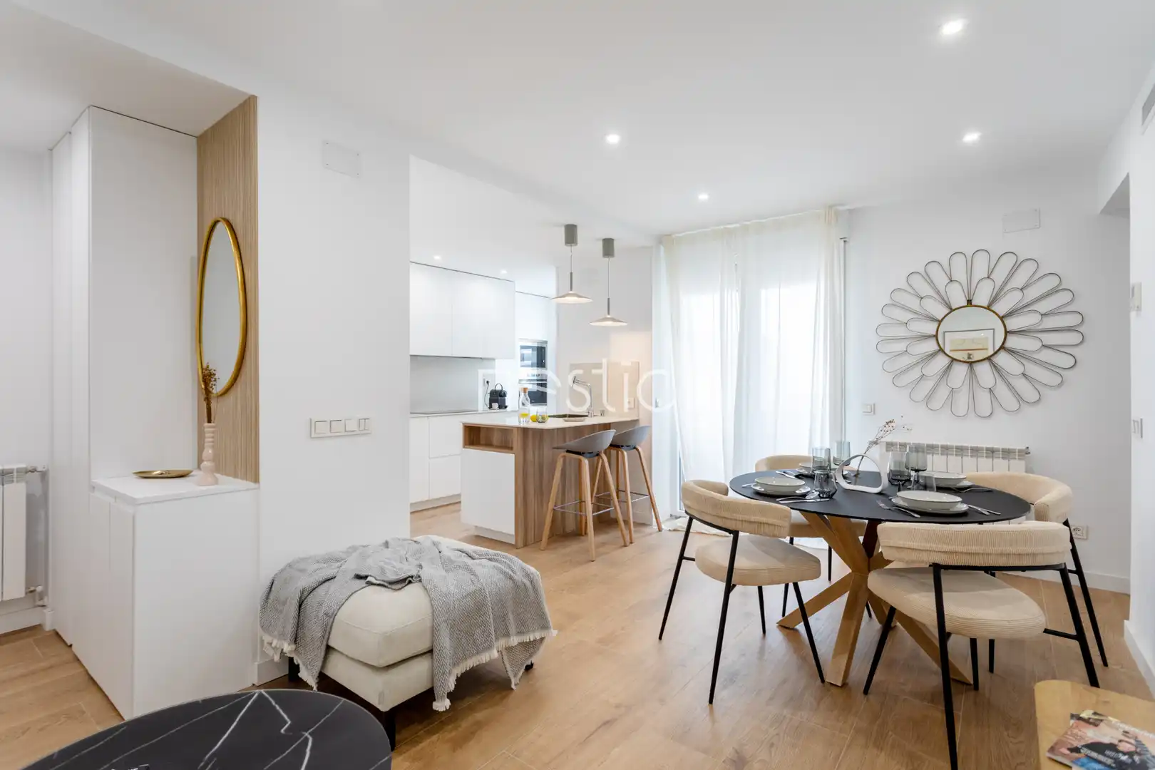 Dormitori de Apartament de lloguer en Madrid amb Aire condicionat, Calefacció i Terrassa