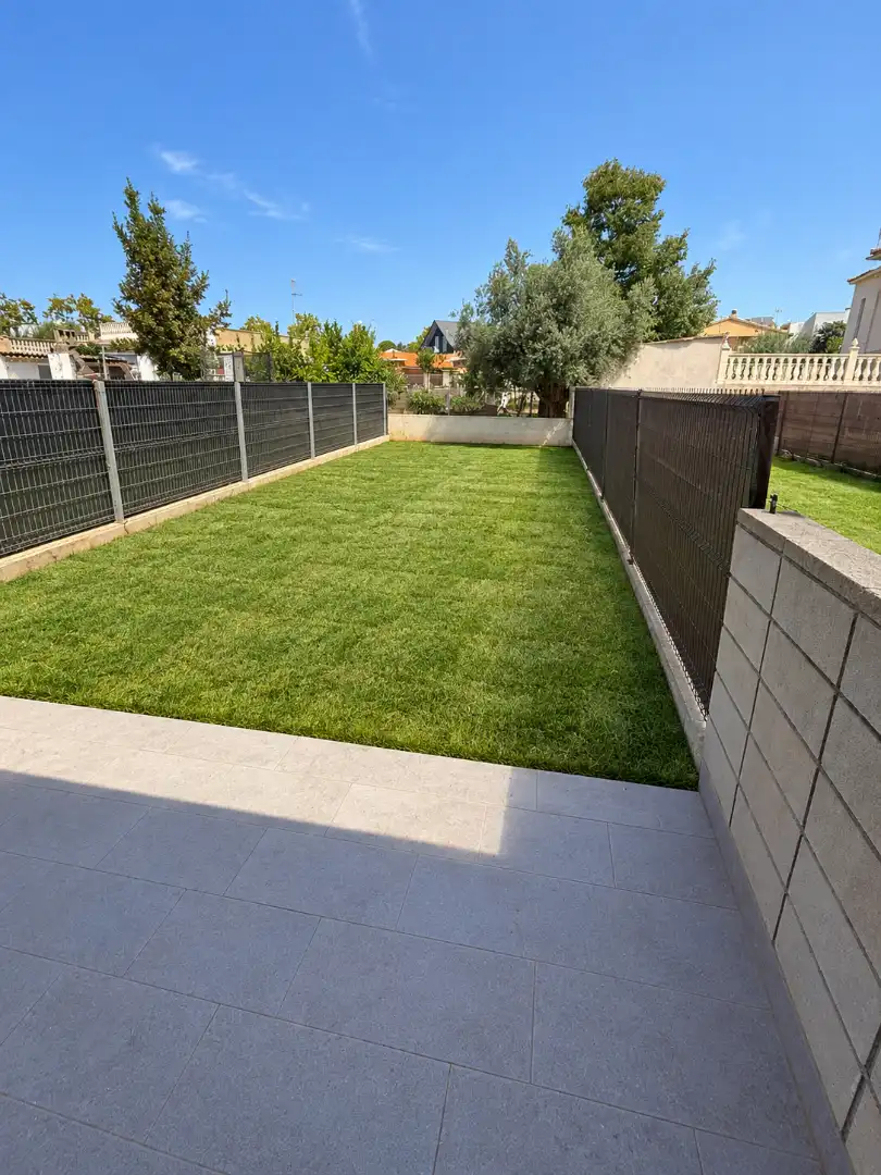 Terrace of Houses for sale in Vilanova i la Geltrú  with Air Conditioner, Heating and Private garden