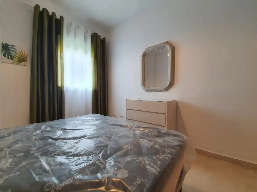 Schlafzimmer von Wohnung zum Verkauf in La Línea de la Concepción mit Möbliert, Ofen und Mikrowelle