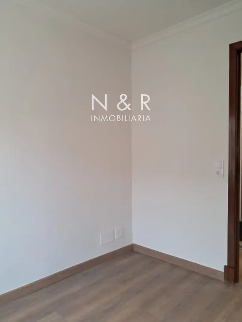 Bedroom of Flat for rent in Santiago de Compostela 
