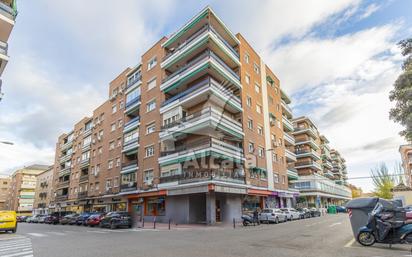 Vista exterior de Pis en venda en Alcalá de Henares amb Calefacció, Parquet i Terrassa