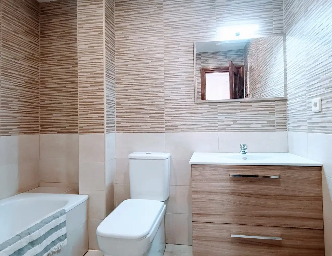 Baño de Piso de alquiler en Madrid con Aire acondicionado, Calefacción y Parquet