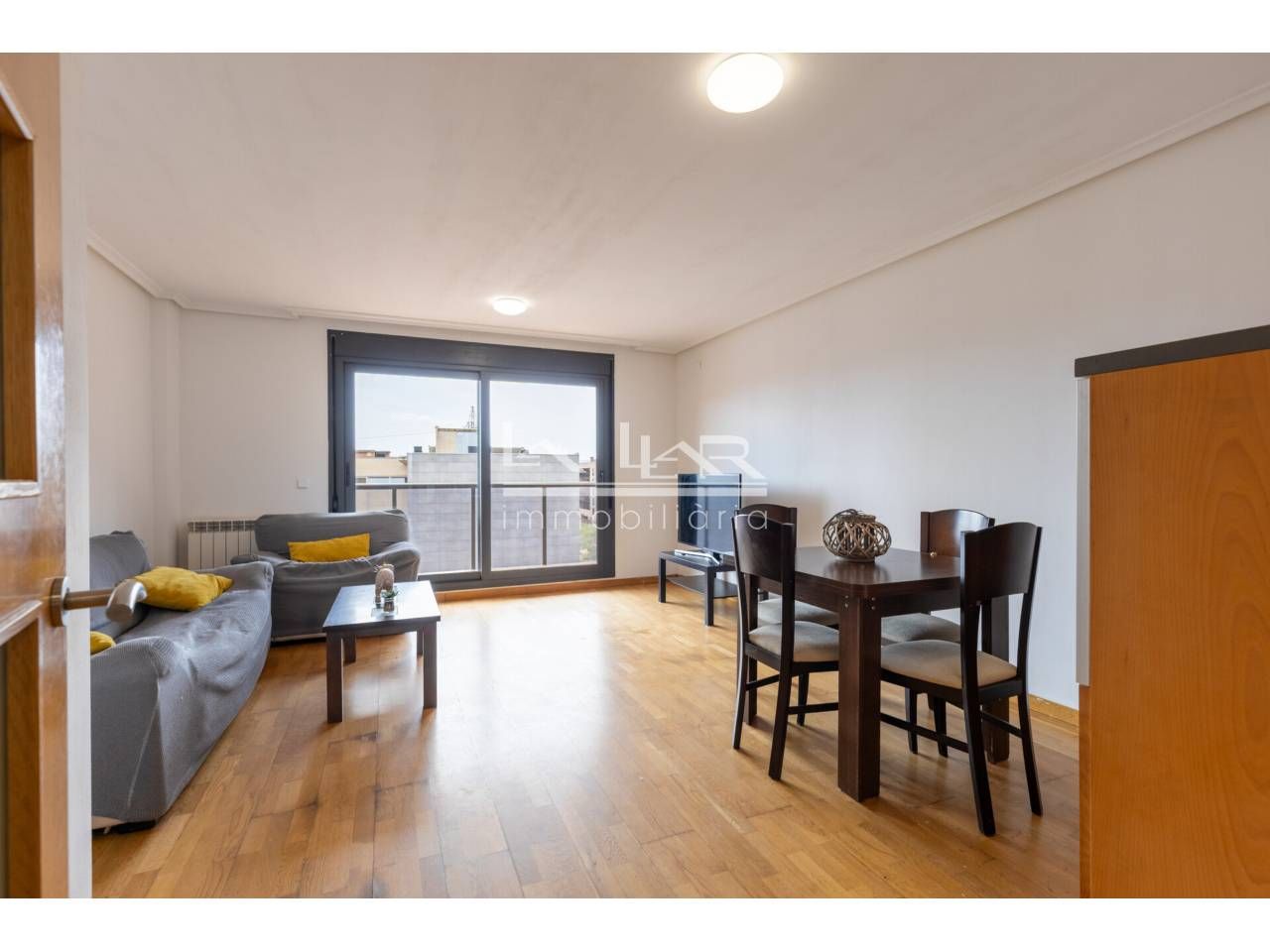 Sala d'estar de Àtic en venda en Vic amb Calefacció, Parquet i Terrassa