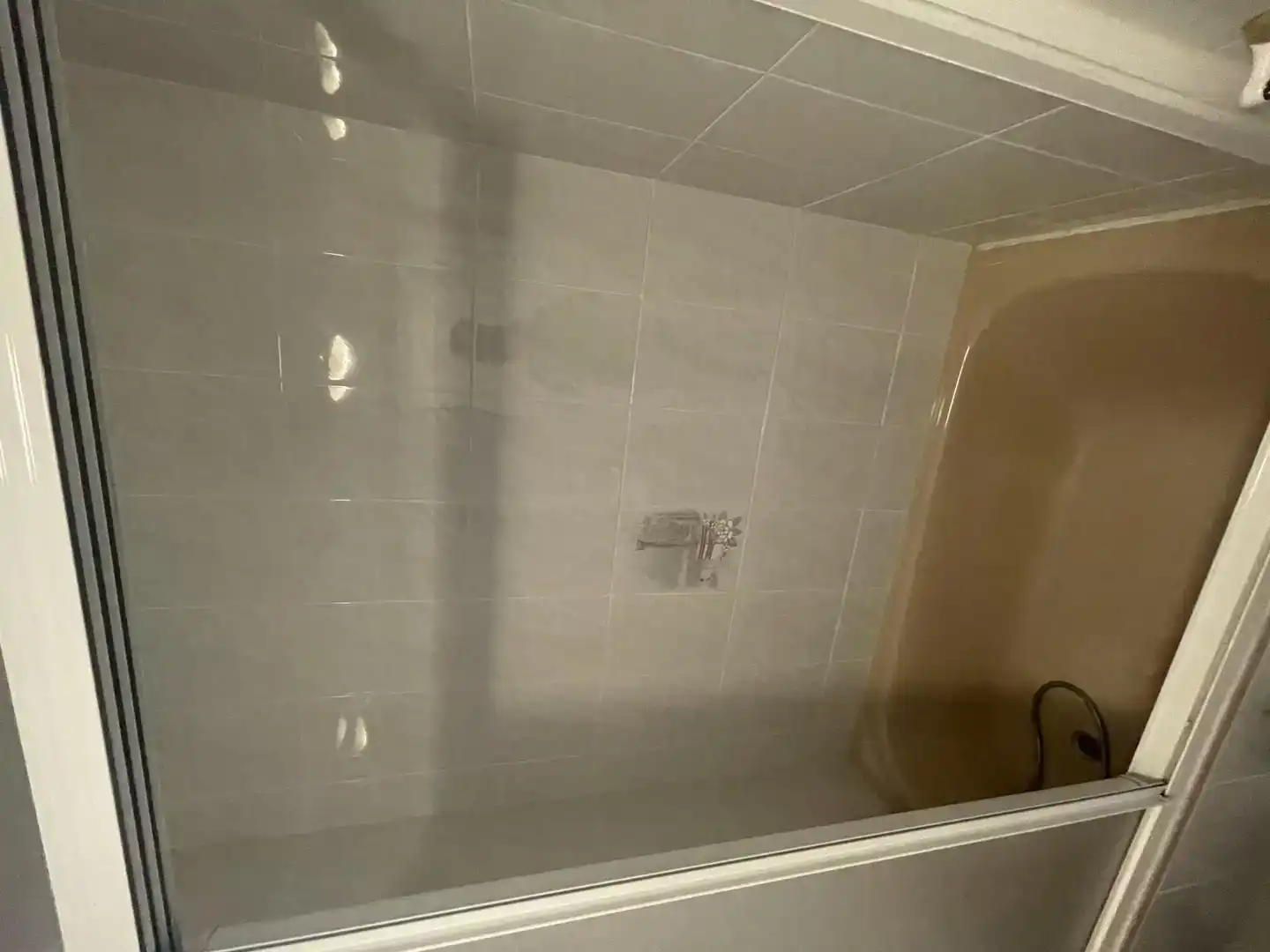 Baño de Piso para compartir en Málaga con Aire acondicionado, Piscina y Amueblado