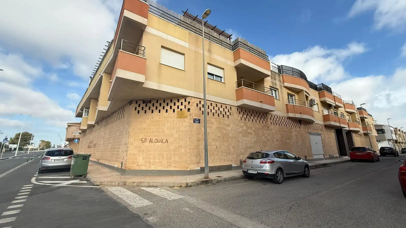 Vista exterior de Pis en venda en Pilar de la Horadada amb Moblat i Balcó