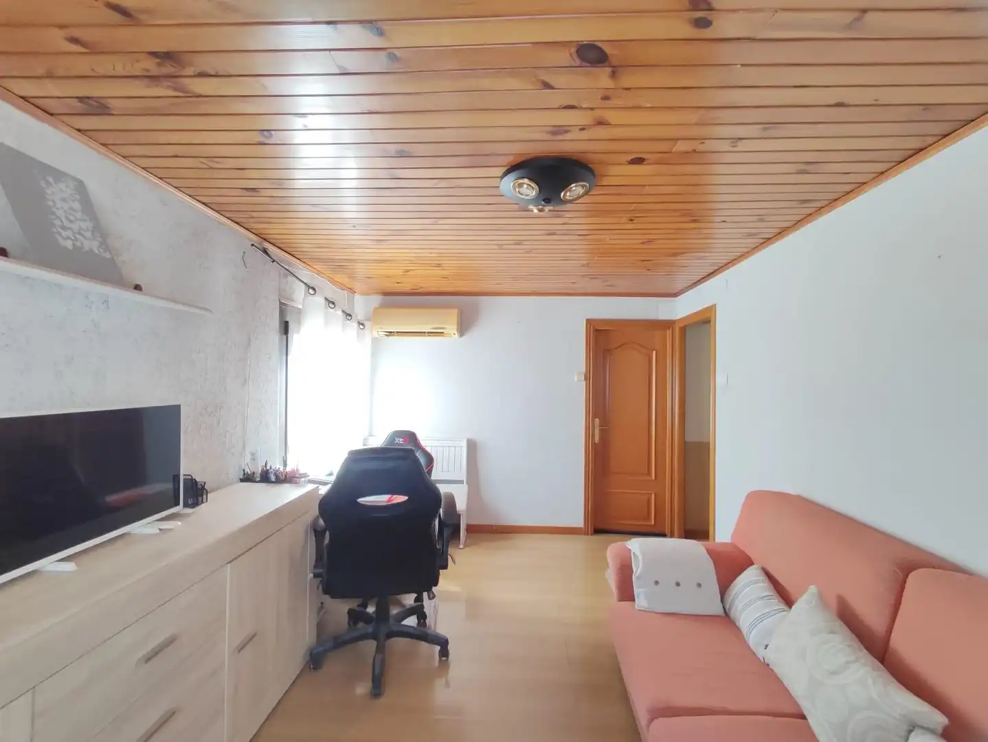 Sala de estar de Casa adosada en venta en Castellgalí con Aire acondicionado, Calefacción y Jardín privado