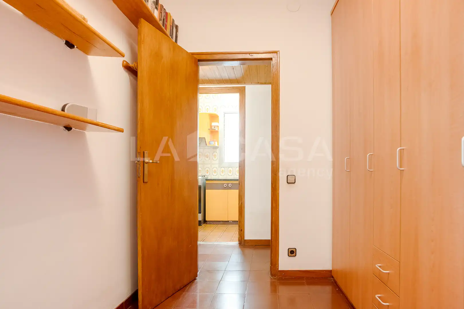 Cuina de Pis en venda en Barcelona amb Forn i Balcó