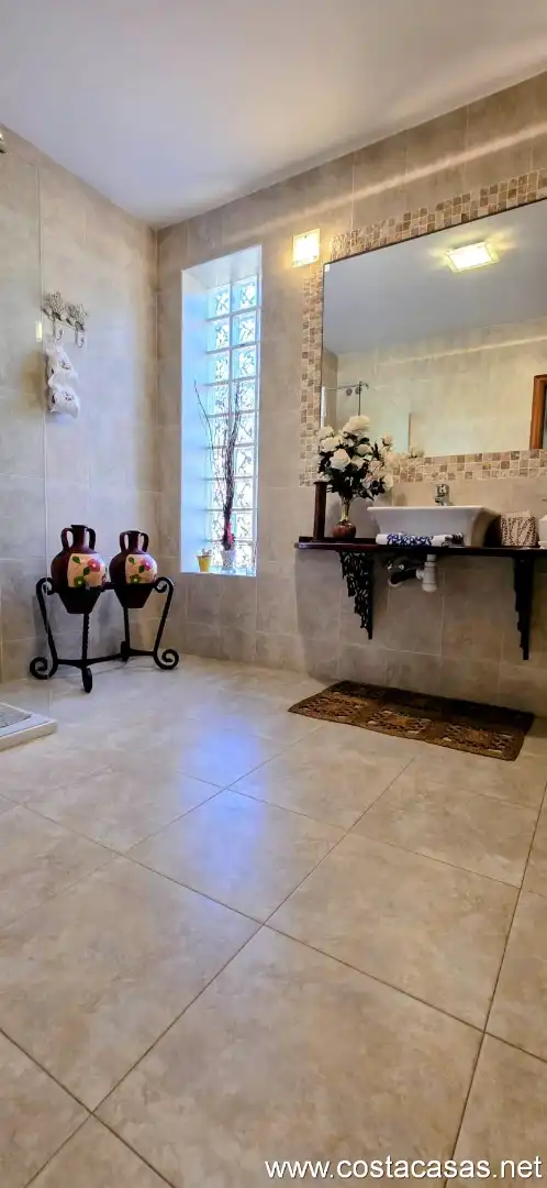 Baño de Casa o chalet en venta en Castellví de Rosanes con Calefacción, Jardín privado y Terraza