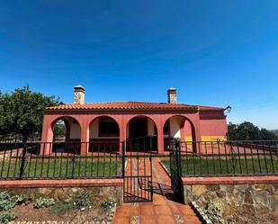 Vista exterior de Casa o xalet en venda en Olivenza amb Piscina