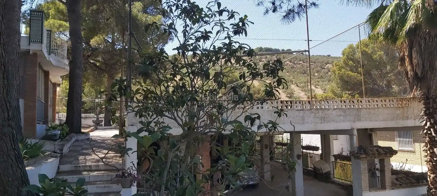 Xalet amb jardí en venda a Carretera Puente de la Sierra 126