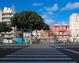 Vista exterior de Casa adosada en venda en Las Palmas de Gran Canaria amb Terrassa i Alarma