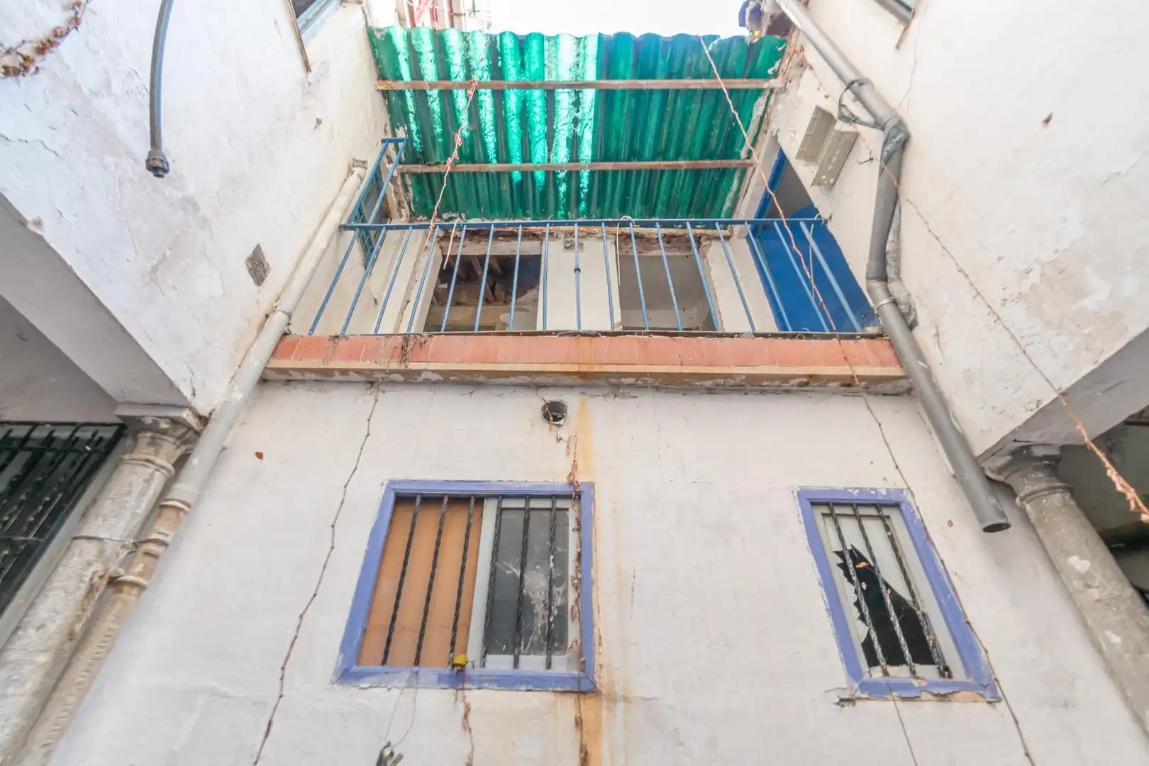 Vista exterior de Edificio en venta en Granada