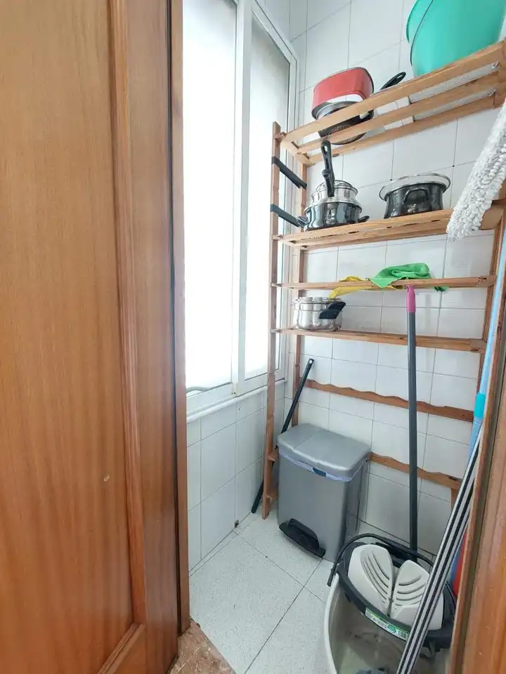 Cuina de Pis en venda en Gijón  amb Calefacció, Parquet i Moblat