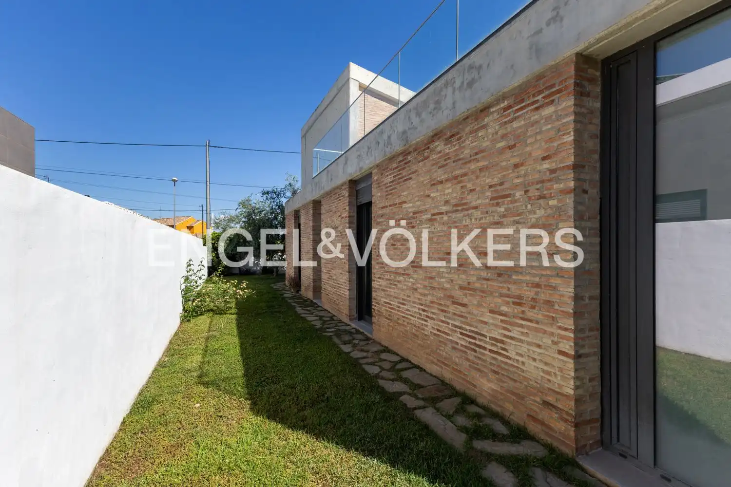 Vista exterior de Casa o chalet en venta en L'Eliana con Aire acondicionado, Calefacción y Jardín privado