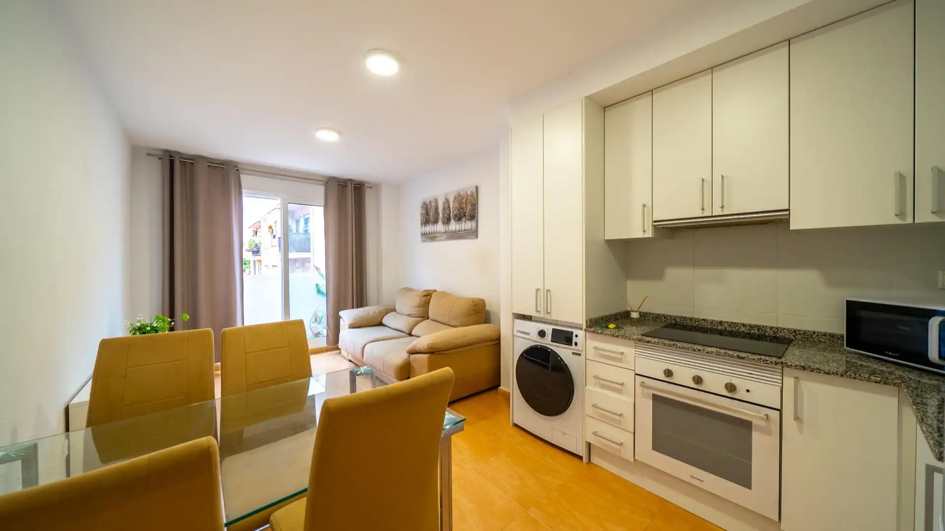Sala de estar de Apartamento en venta en Alicante / Alacant con Aire acondicionado, Calefacción y Amueblado