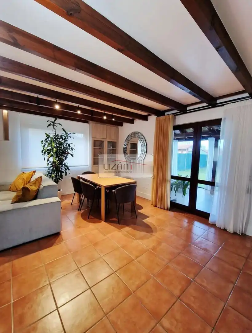 Comedor de Casa o chalet en venta en Villaquilambre con Calefacción, Jardín privado y Terraza