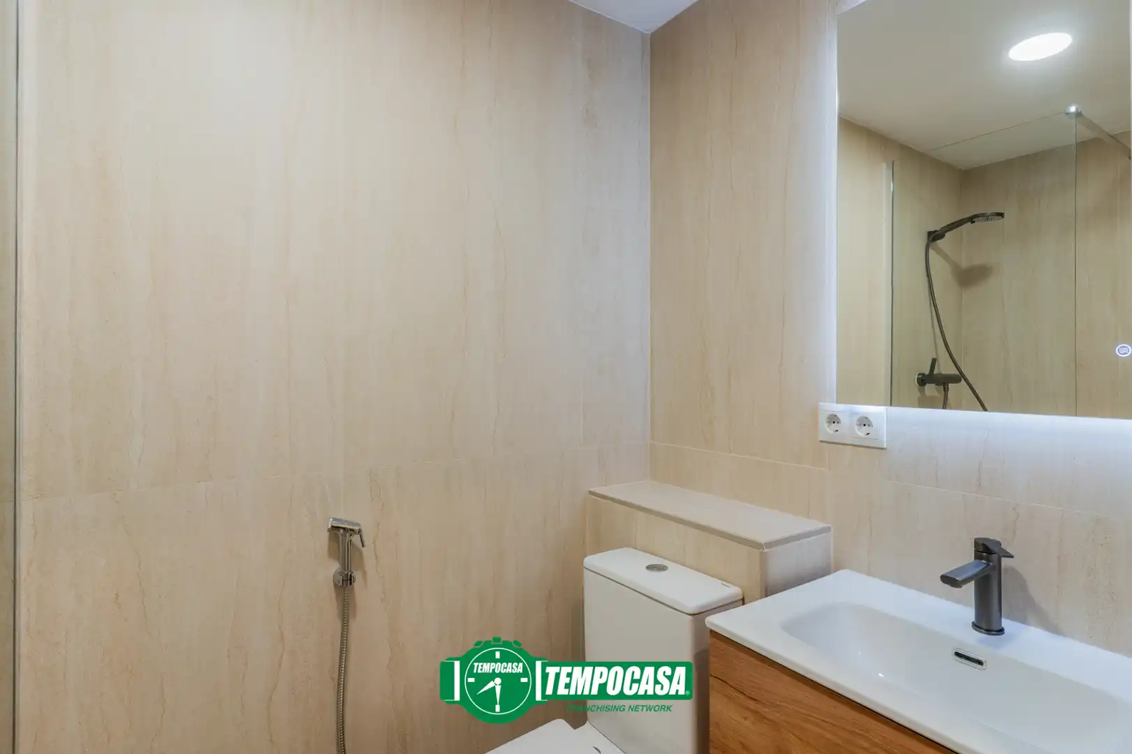 Baño de Piso de alquiler en Valencia con Aire acondicionado, Calefacción y Amueblado